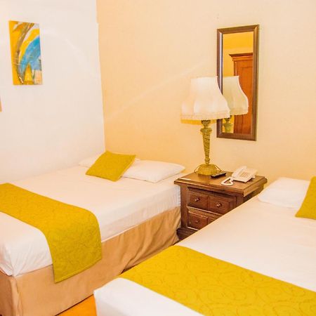 Hostal Fuente Castalia, B Y B เลออน ภายนอก รูปภาพ